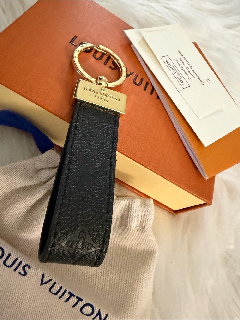 Louis Vuitton M65221 Black Leather Key Holder Key Chain –Pre-Owned
